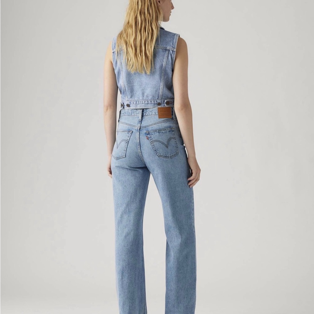 NWT!! Levi’s Ribcage Wide Leg Jean. Size 26x32. Far and Wide- Light Wash. - Picture 2 of 7